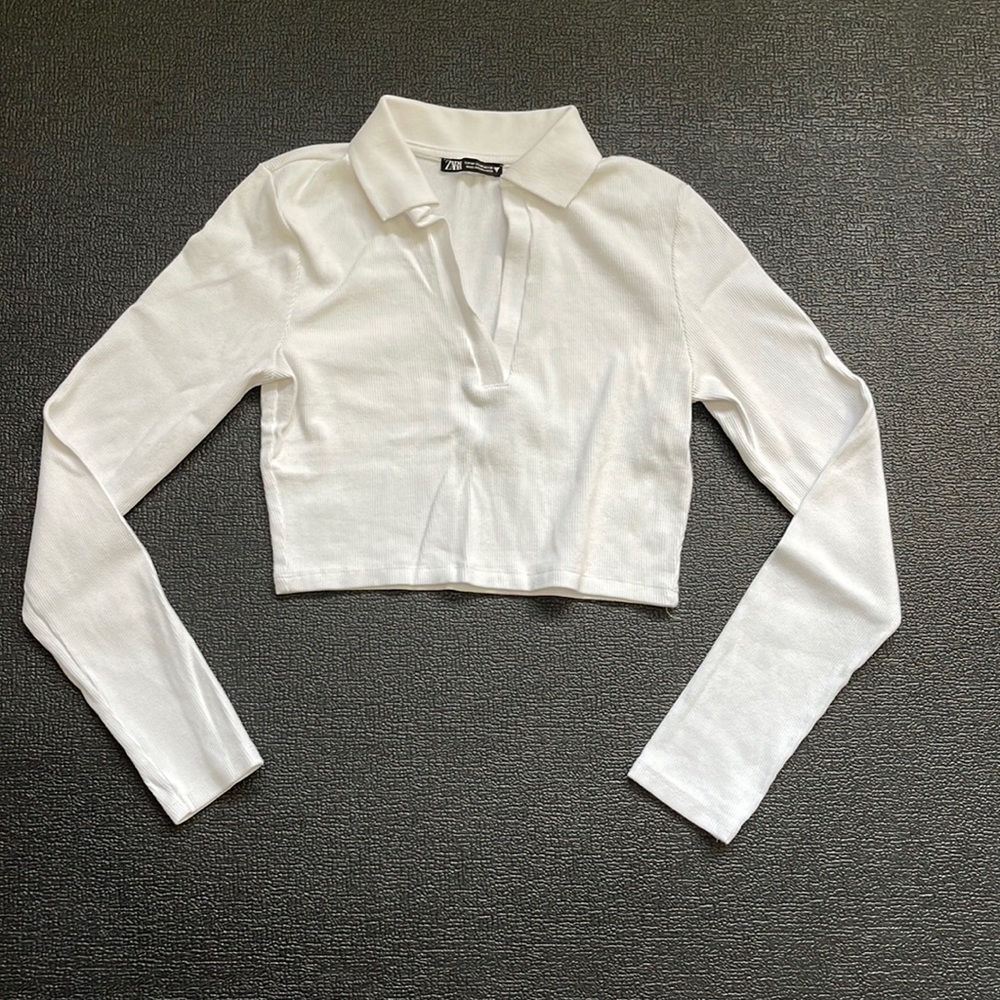 Zara mid rise ribbed long sleeve v neck t shirt.